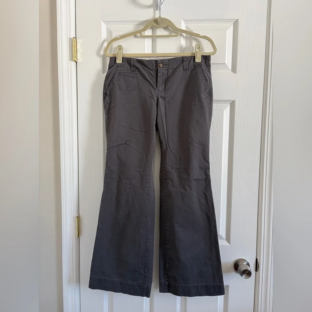 Old Navy Women's Charcoal Flare Jeans - Picture 1 of 8